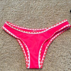 Medium, pink bathing suit bottoms